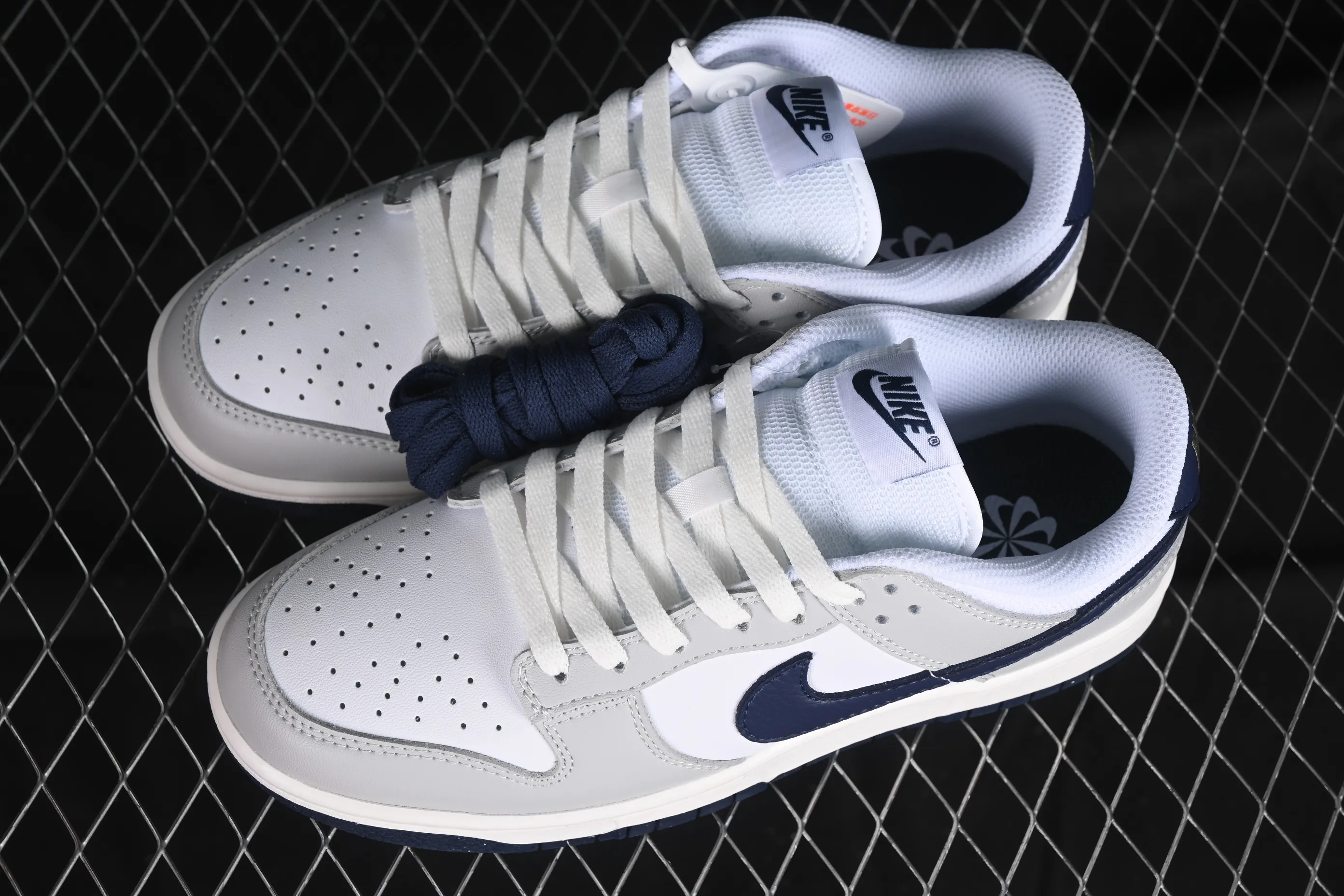 All categories Nk SB Dunk series Nk SB Dunk Low low-top sneakers Nk Dunk Low "Photon Dust" photon gray and white color SB low-top casual sneakers HF4299-001